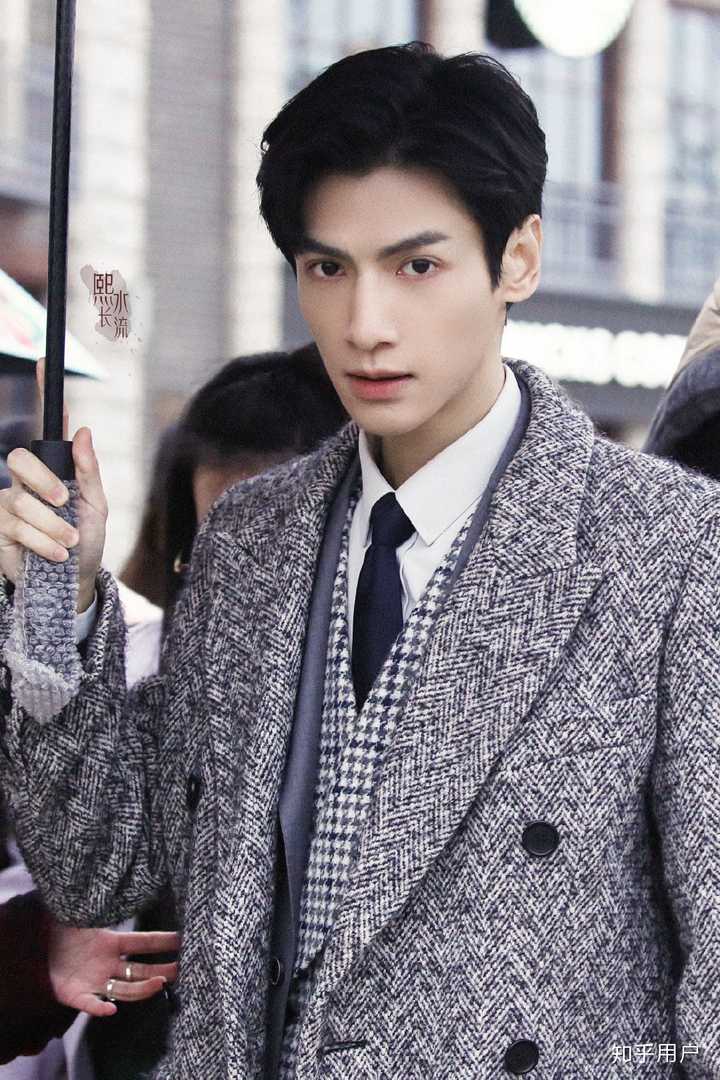 星光巷中的秘密樂園,明星男主的溫馨之旅