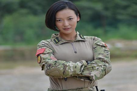 科技重塑經典,智能點燃夢想——火鳳凰演員表揭秘!