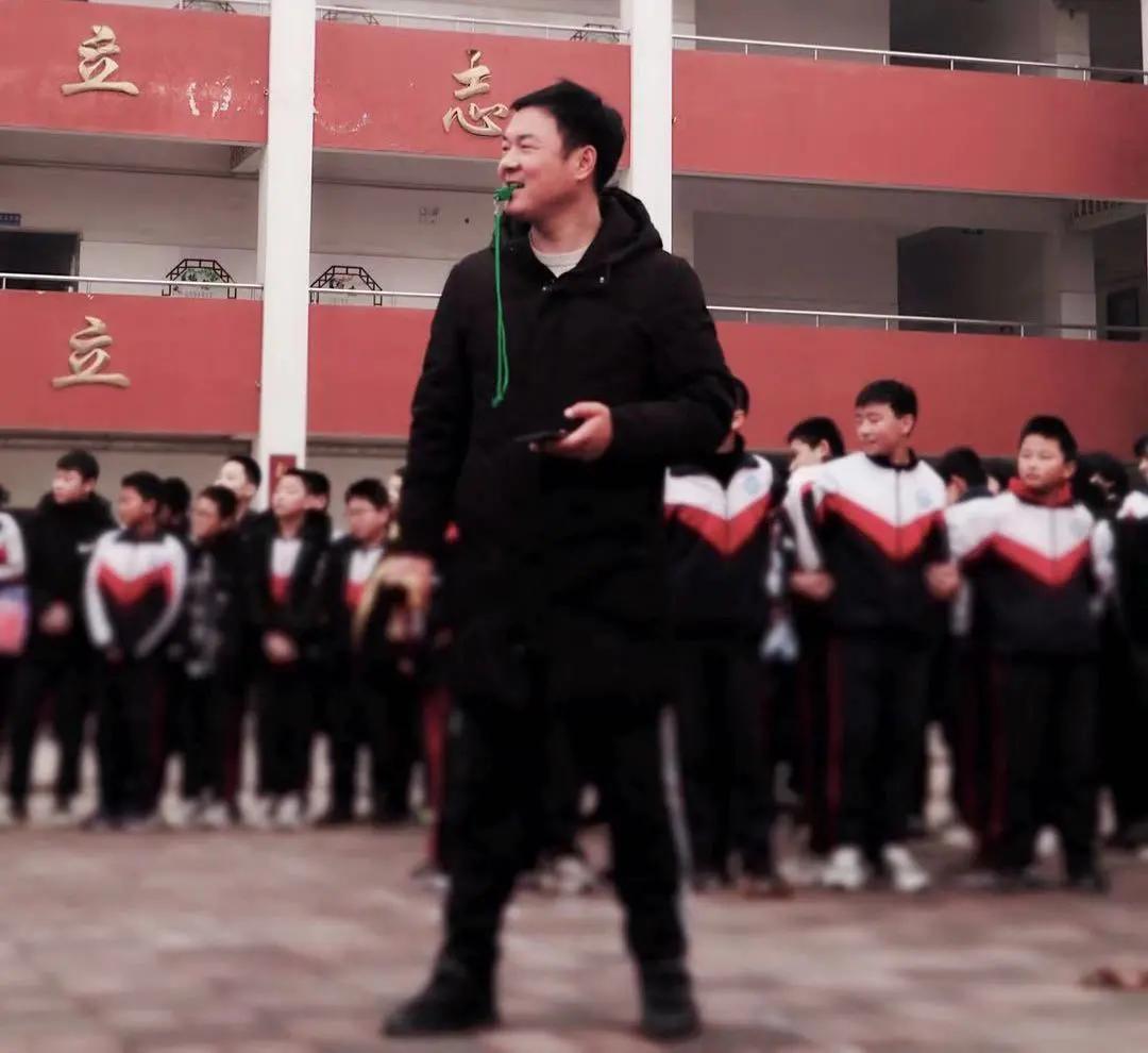 排球比賽每隊人數探討,隊伍構成與比賽策略解析