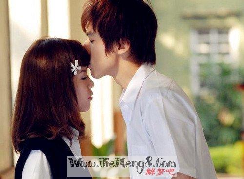 深度解析夢(mèng)境中的奇妙邂逅,夢(mèng)見與明星接吻的奧秘