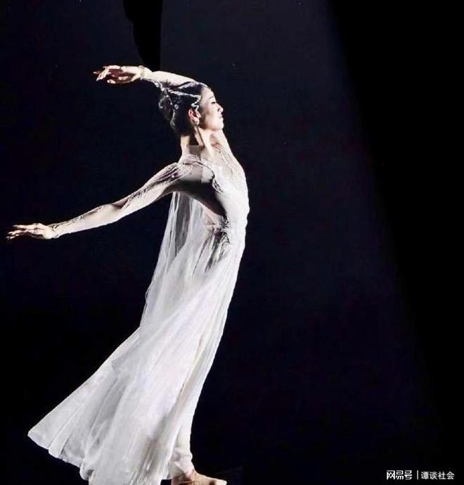 芭蕾演員譚,技藝與堅持的絢爛舞者之路