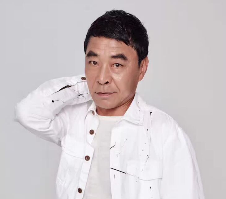 大腦袋演員的高科技產(chǎn)品展示與介紹