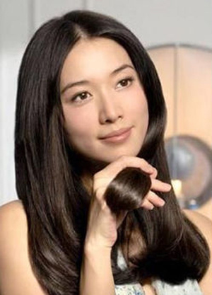 明星直發發型圖片,展現紐帶與溫馨的時尚風采