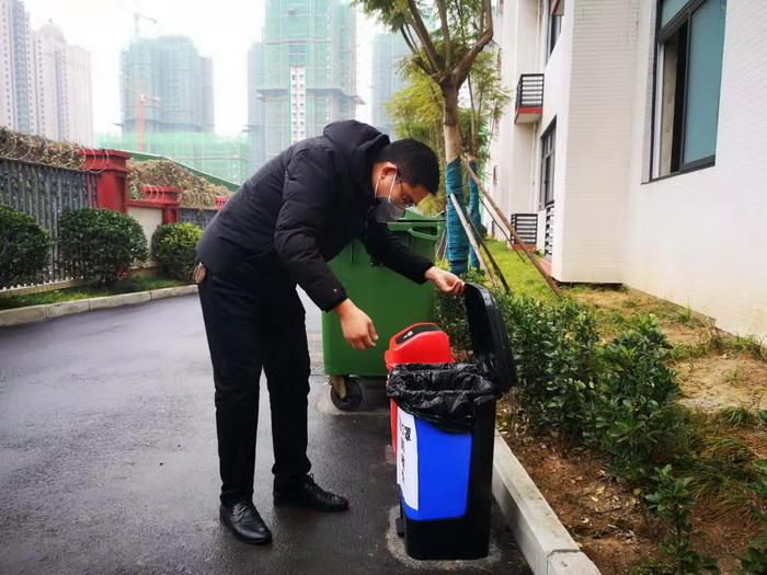 最新冠形病毒,小巷深處的獨(dú)特邂逅