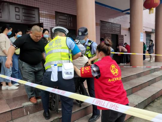 最新冠形病毒,小巷深處的獨(dú)特邂逅