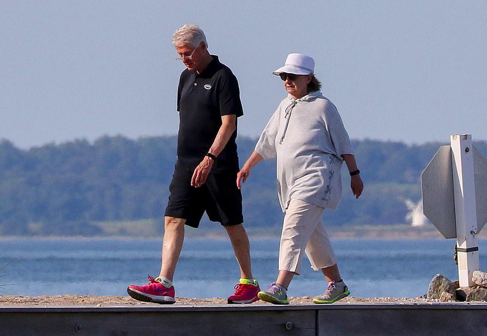 夏日浪漫度假指南,沙灘夫妻的甜蜜時(shí)光????