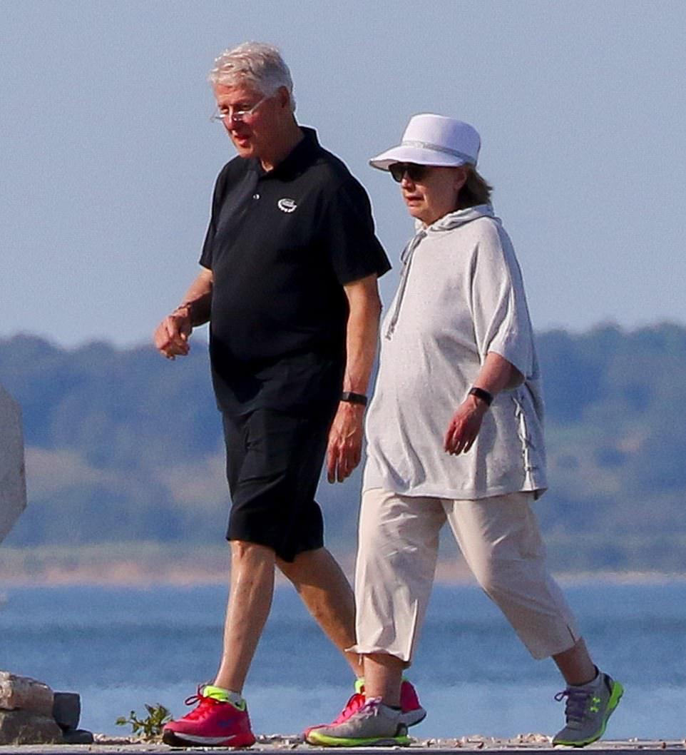 夏日浪漫度假指南,沙灘夫妻的甜蜜時(shí)光????