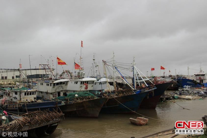 直擊臺風(fēng)中的漁船動態(tài),最新臺風(fēng)漁船視頻更新