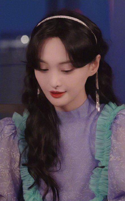 鄭爽最新視頻今日發(fā)布,公眾如何看待與接受其更新動態(tài)