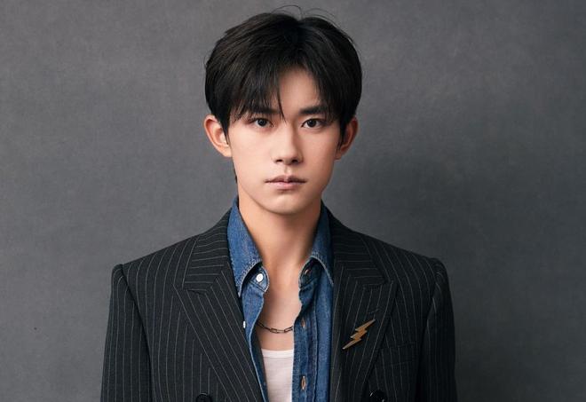 易烊千璽最新電視劇,城市友情的閃耀之光