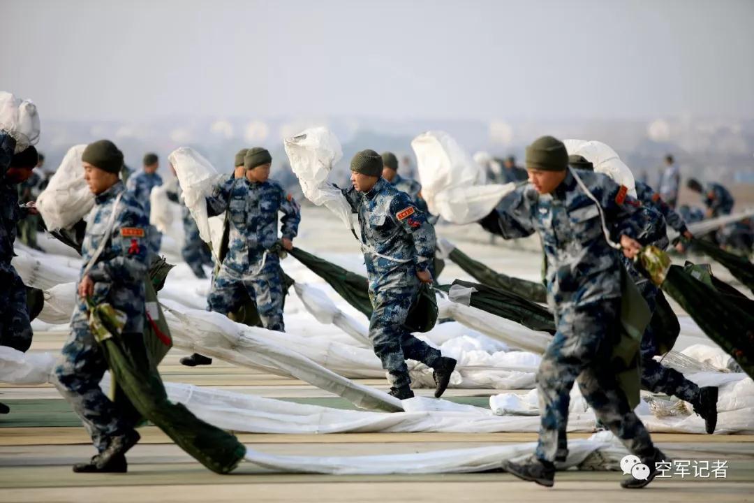 中國空降兵最新裝備揭秘,尖端裝備展示戰(zhàn)斗力?