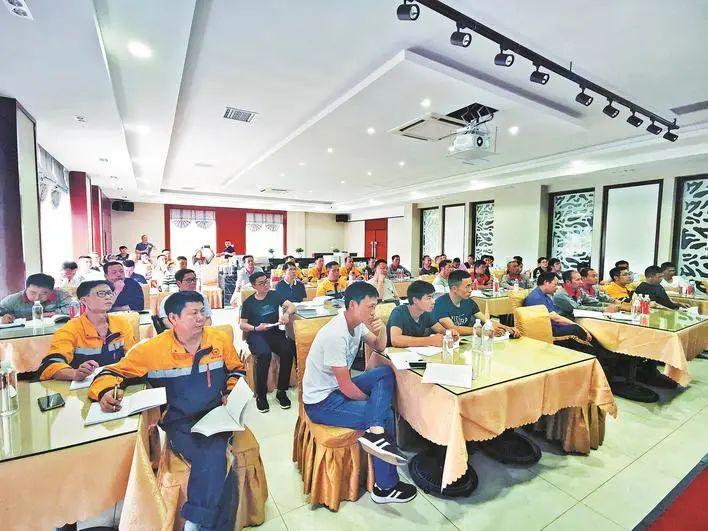 福建水泥股票最新動態,小巷深處的咨詢小店揭秘水泥行業股票趨勢