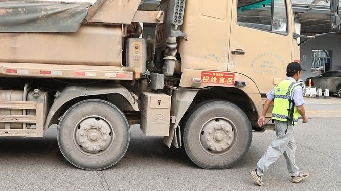 深圳泥頭車新時代,科技重塑運輸業,最新政策引領泥頭車發展